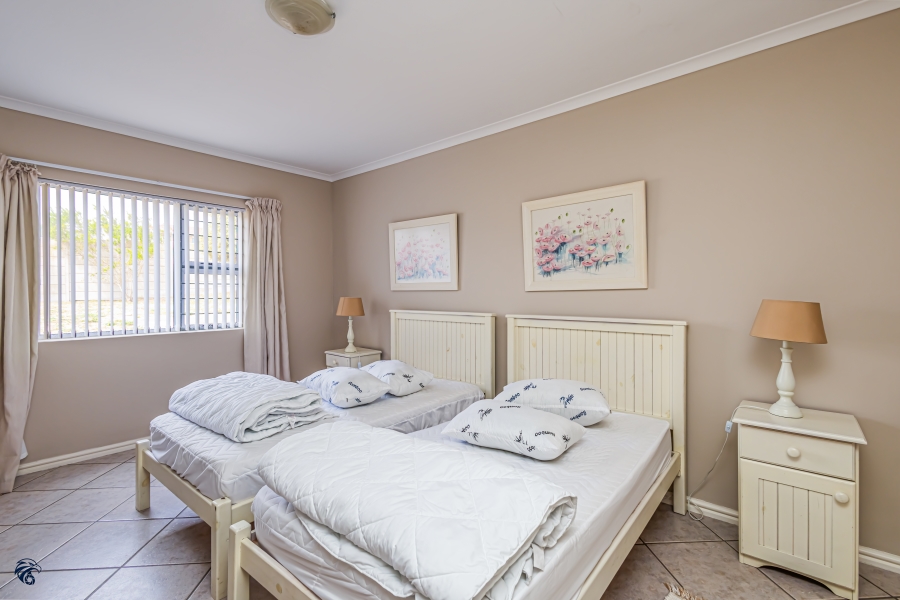 6 Bedroom Property for Sale in Middedorp Western Cape